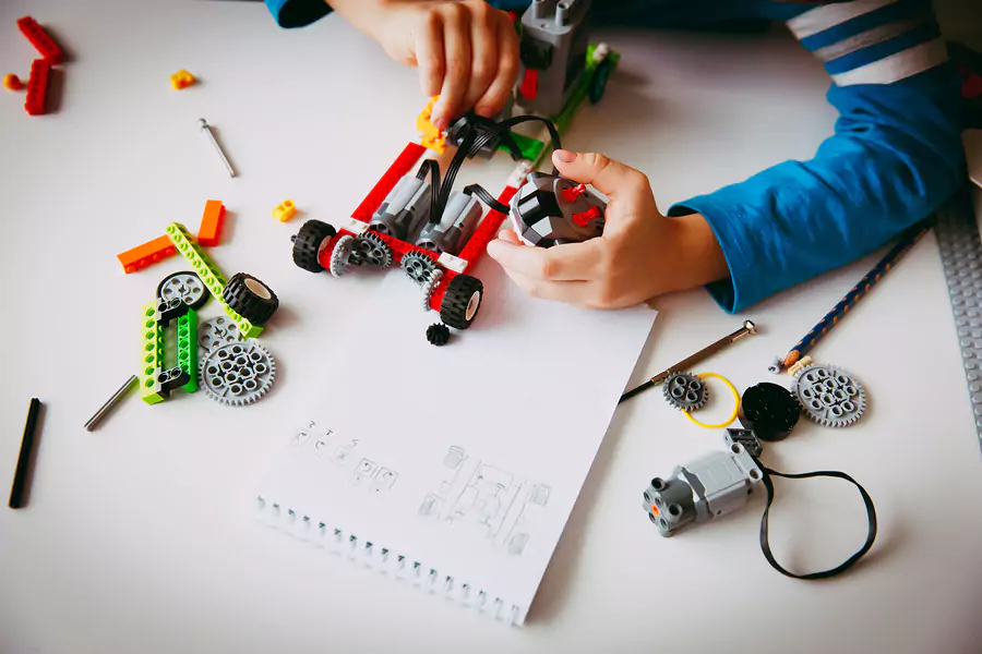 kid-making-auto-robocar